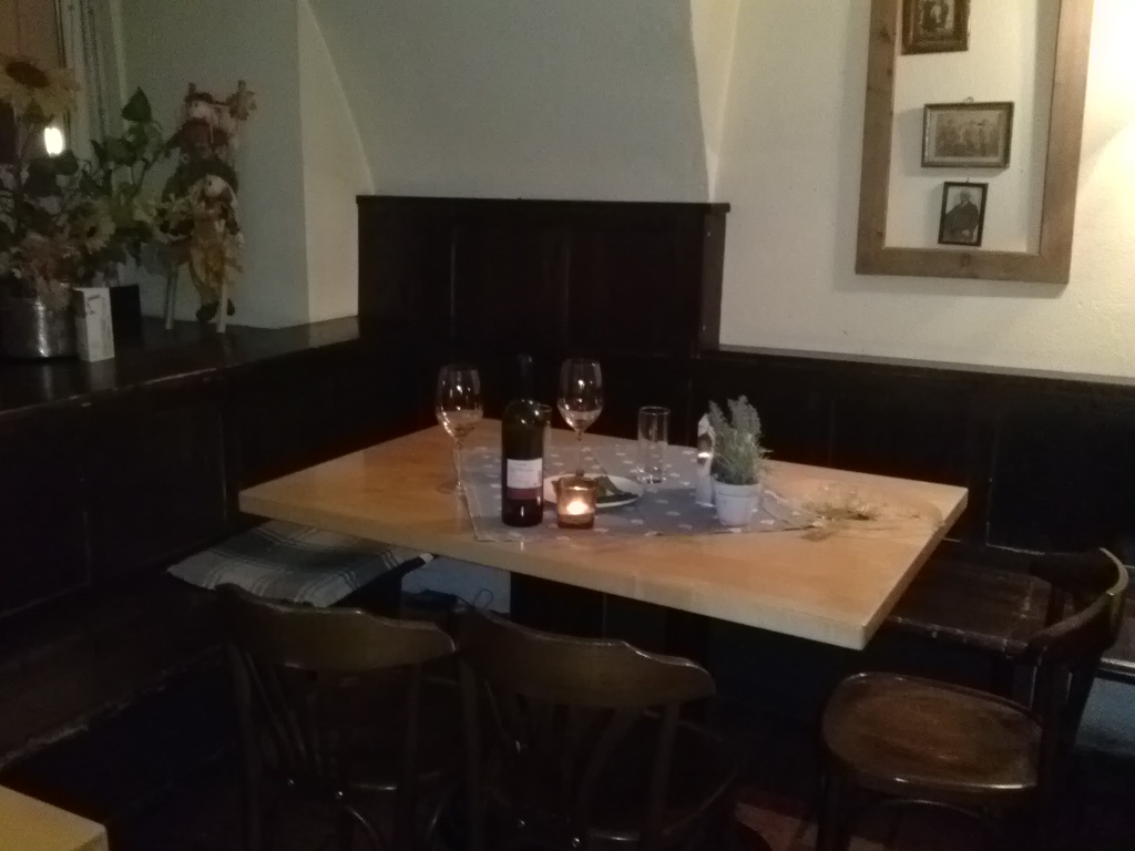 Gasthaus Keintzel Linzer Innenstadt. Ein Geheimtipp: Schweinsbraten – Knödel – Kraut aus der Rein – Tradition in Österreich