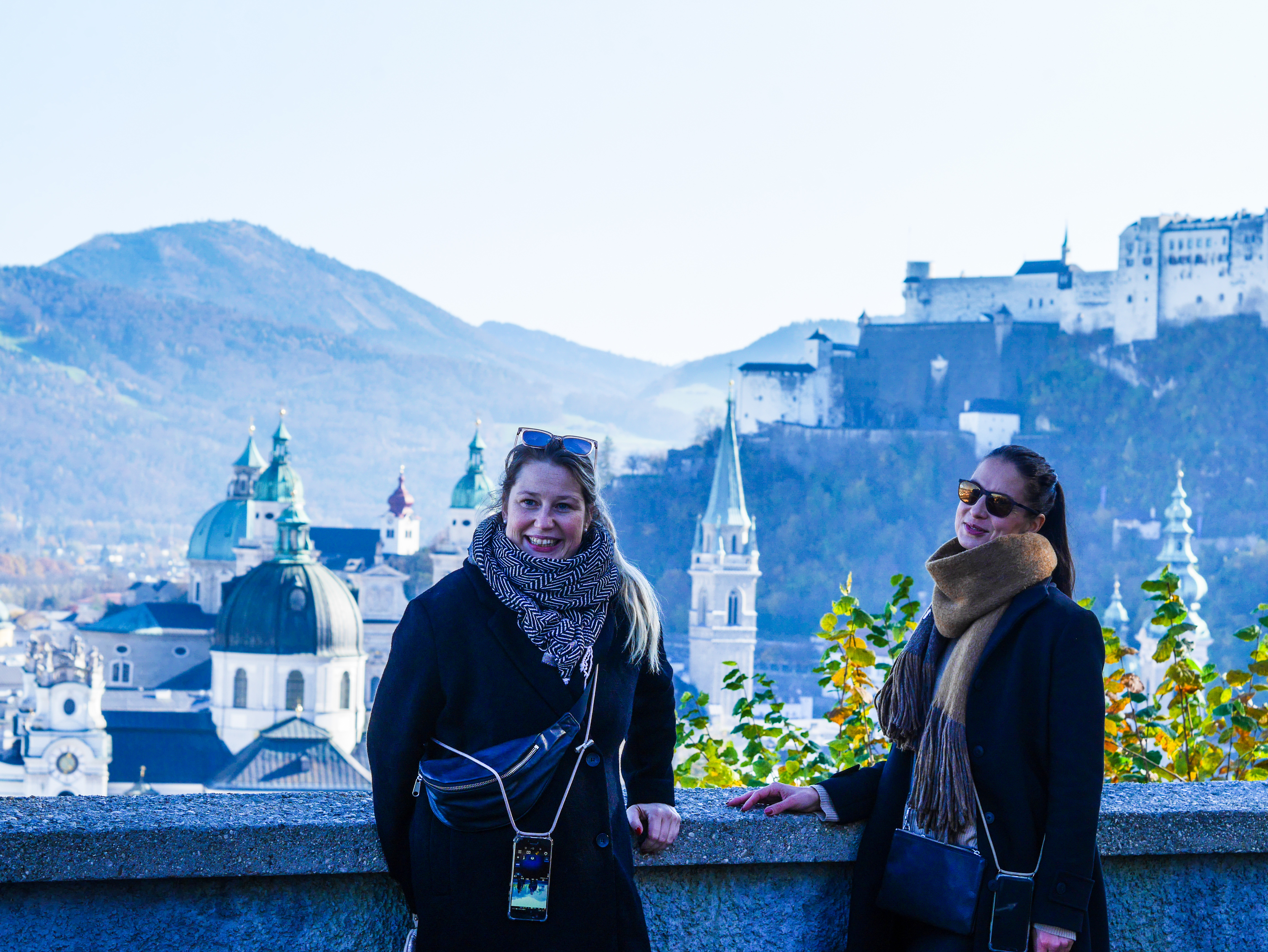 Bildcredist: Dorisworld - Silvia und ich mit Babyelefanten-Abstand.